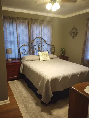 A cozy cottage in Florala, Alabama and just minutes away from Lake Jackson.