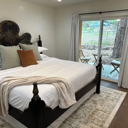 Serene Retreat Near Downtown