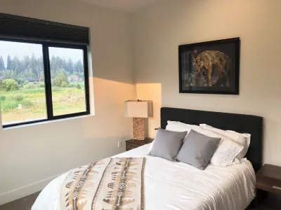Pines Place- Spacious 4 bedroom 3 bath home in McCall with modern amenities
