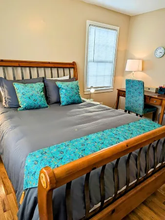 University Family & Friends House, 4 bedrooms,2 baths, sleeps 12,near FSU & FAMU Отели рядом с достопримечательностью «FSU Flying High Circus»