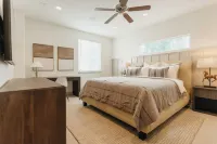 Perfect Cottage. Sleeps 11, 5Bd, 3Br, Media/Game Room, Large Yard, Fire Pit