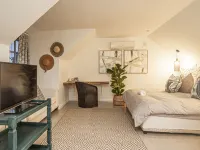 Shelbourne Lodge Hotels in La Lucia