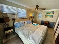 Funky, Fabulous, & Hip MCM Vibe Beach House~Walk to Beach~1 King Bed~2 Queen Bed