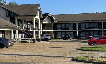 Oakwood Inn