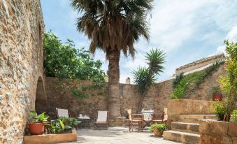 Menexes Suites Monemvasia