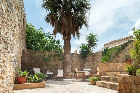 Menexes Suites Monemvasia Отели в г. Monemvasia