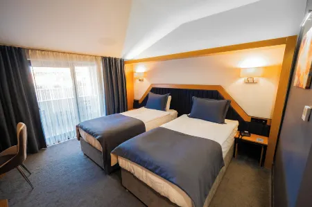 Roof 264 Hotel & Suites