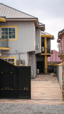 Impeccable 2-Bed Apartment in Accra