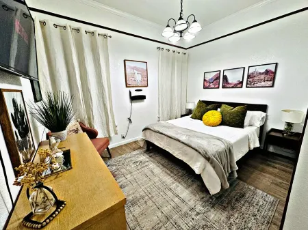 Deluxe 2BD/1.5BA Heart of Downtown Sacramento Отели рядом с достопримечательностью «McClatchy Library»