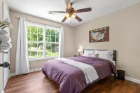 Spacious 4-bedroom House near Downtown Clarksville