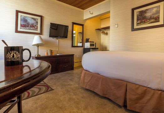 더 거브노어 인 레스토랑 또는 객실