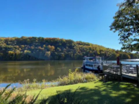 Historic Cottage - Walk to Downtown & Trails Hotels in Ogle County