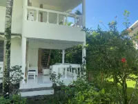 Lovely 1 bedroom apt in quiet residence. Pool, 3 min from the beach, strong wifi