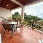 Beautiful and comfortable 2 bedroom unit, full furnished and close the beach.