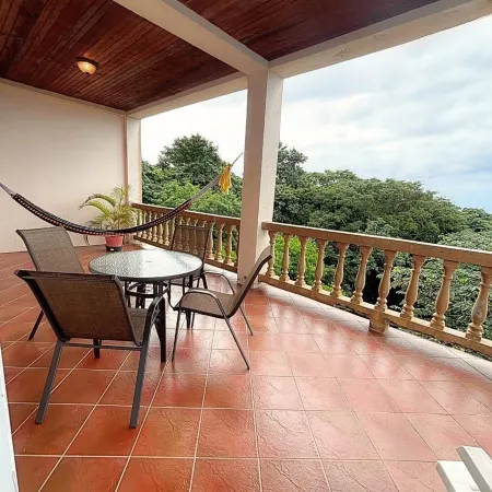 Beautiful and comfortable 2 bedroom unit, full furnished and close the beach. Отели в г. Запад Энд