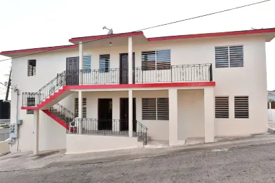 Extra large apartment for family and friends 5 min from the beach airport. Hotels in 