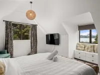 Absolute Waterfront Retreat Hotels in Opua