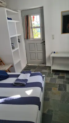 Villa in Village with Stunning Sea Views From Large Sun Terraces. Отели рядом с достопримечательностью «Pollonia Beach»