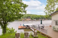 Modern Lake Front House Lake of the Ozarks 4 Bed 2 Bath Dock Boat Private MM44