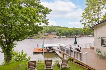Modern Lake Front House Lake of the Ozarks 4 Bed 2 Bath Dock Boat Private MM44