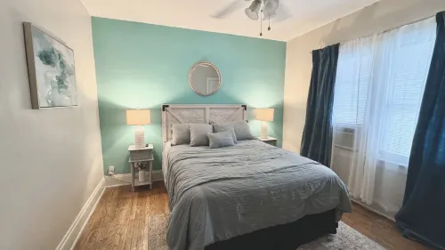 Farmhouse In The City CLE Clinic-Long Stays Welcome - 2bd/1bth WiFi, Full Kitch