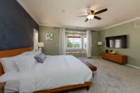 Luxury Home walking distance to Downtown