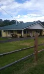 Country Roads Cottage w/ fenced in yard close to state forests and WVU!