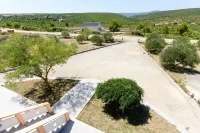 Holiday house Luka Donje Rastane Hotels in Opcina Sveti Filip I Jakov