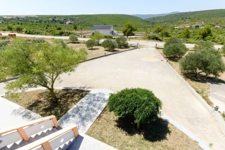 Holiday house Luka Donje Rastane Отели в г. Opcina Sveti Filip I Jakov