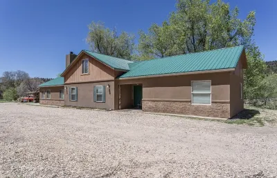 Welcome to Serenity Hills Zion , Sleeps 10 +