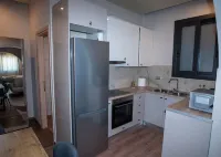 Sia's Retreat 2 Modern Apt Athens Riviera