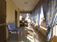 Domus Palombi - Large apartment 200 m from the station and 700 m from the sea فنادق في لادیسپولی
