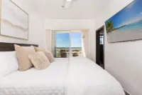 Modern Beachfront Retreat 2 King Suites + - Uima-altaat