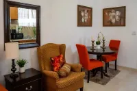 5 Min Drive to Junkanoo Beach, Arawak Cay, Ardastra Garden & Zoo & Attractions