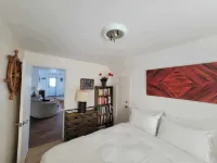 Remodelled historic suite w/nautical boho decor, in the UNESCO Town of Lunenburg