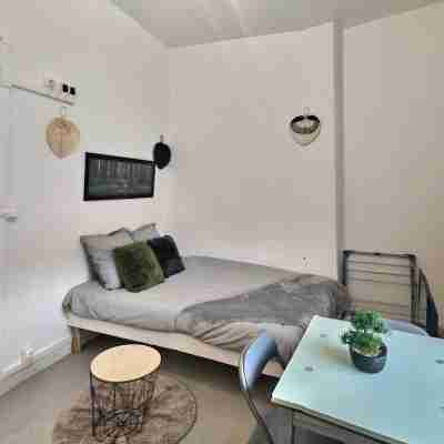 Superbe Studio 3 Face Gare Avec Wifi et Proche Toutes Commodités Rooms