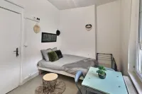 Superbe Studio 3 Face Gare Avec Wifi et Proche Toutes Commodités