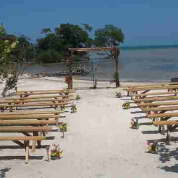 Secluded Beachfront Home / Pool, Dock, Rooftop Views Fitness & Recreational Facilities