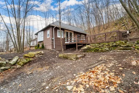 Cozy Haven: A Romantic Retreat in our Tiny House! Отели в г. Уоллкилл