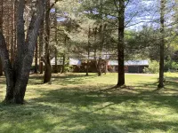 Adirondack Mountain Lodge Hotels in Greig