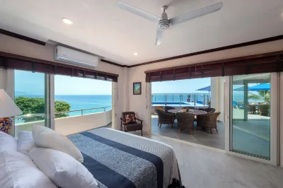 Luxurious Beachfront Villa, the Safest Swimming Beach Just 3.5 Miles South of PV Hôtels à : 