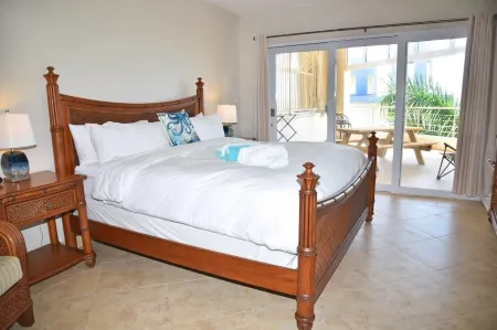 Oceanfront Paradise: Luxurious Penthouse with Spectacular Pools and Peloton