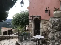 "brocante spirit" Furnished Accommodation Hoteles en Saint-Jeannet