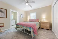 Perfect Anna Maria-20% off Aug/Sep 3 blocks to sugar sand beach. Heated pool.