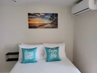 Charming 1-bedroom apartment in wonderful Portmore with AC, WiFi Hotels in 