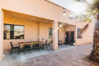 Amazing Desert Retreat + Cowboy tub + Indoor Spa