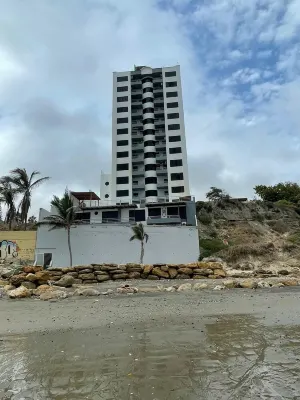 Lovely 3 Bedroom Ocean View Condo in the heart of Manta <br><br> Hotels in Manta
