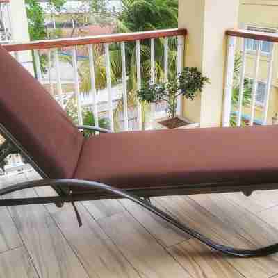 Luxury 3 bedroom Penthouse 1 block from the water Others