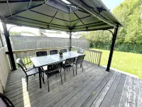 Spacious Guelph Retreat. Sleeps 9. Park 4 cars! Hotels near Foot Locker