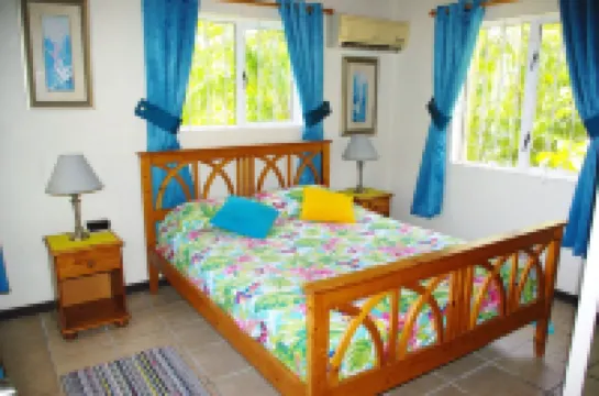 SUMMER SALE Stunning 3 Bed Child Friendly Villa, Private Pool. St James, Hotels in Prospect